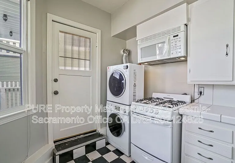 2324 Castro Way — Photo 9