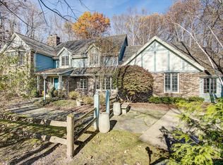 320 Miller Ct, Bayside, WI 53217