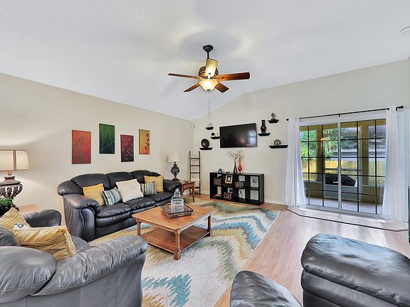 3rd image of 6089 Winding Bridge Dr