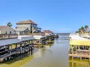 1331 Bay St, Crystal Beach, TX 77650