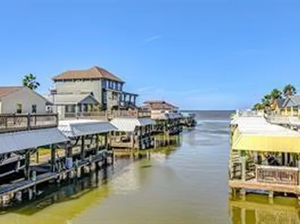 1331 Bay St, Crystal Beach, TX 77650
