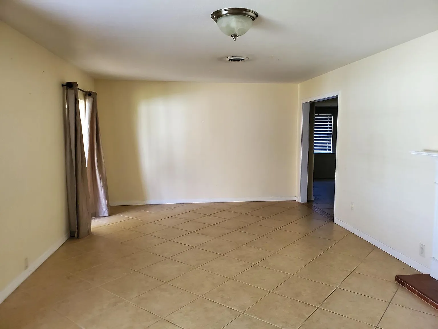 4 bed, 1939 sqft, $2,600 — Photo 3