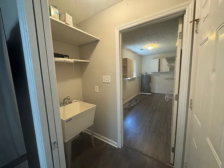 5870 McDonald Rd — Photo 33