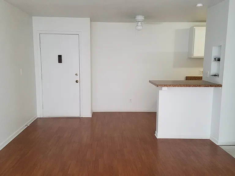 262 W Centralia St #5 — Photo 4