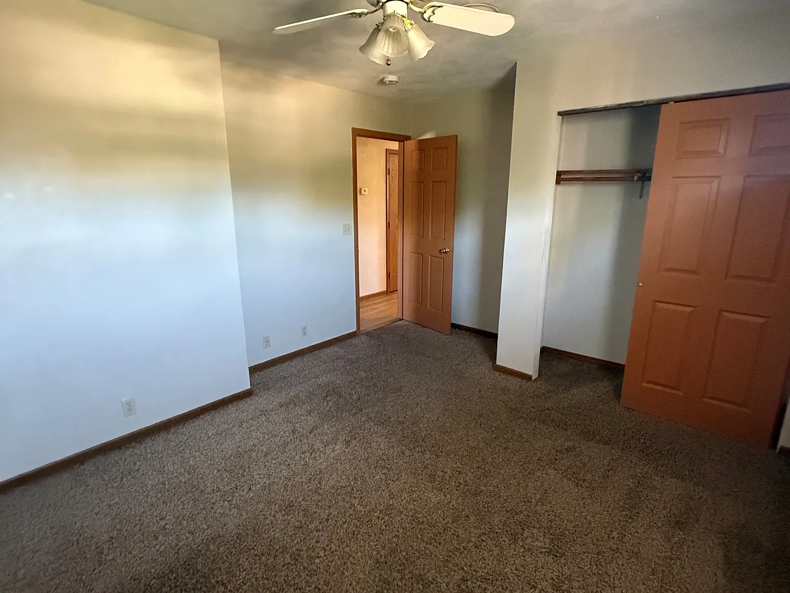 2 bed, $1,100 — Photo 4
