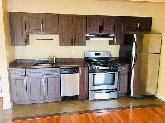 2nd image of 2825 36th St APT 4