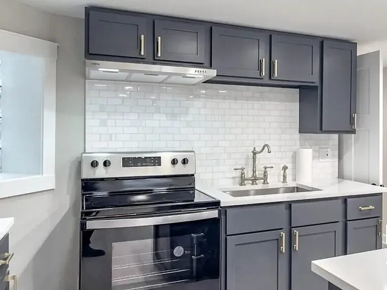 1540 N Hamlin Ave #G — Photo 6