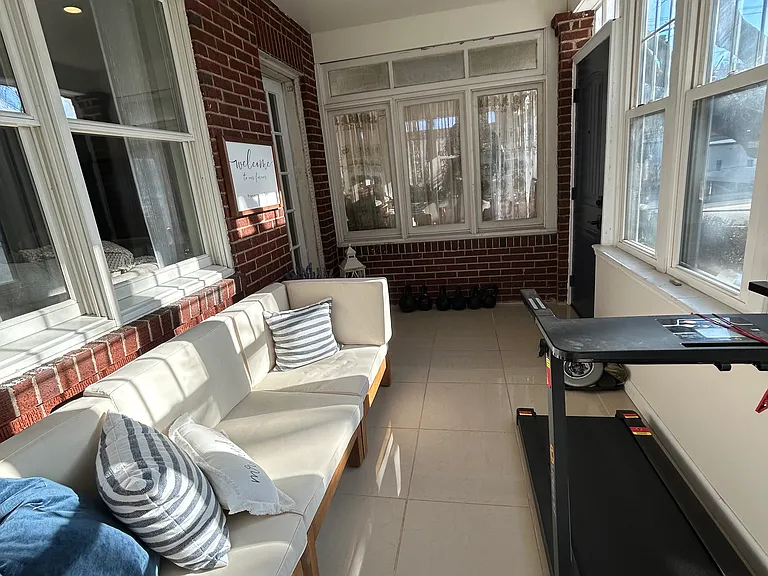 53 Apple St — Photo 3