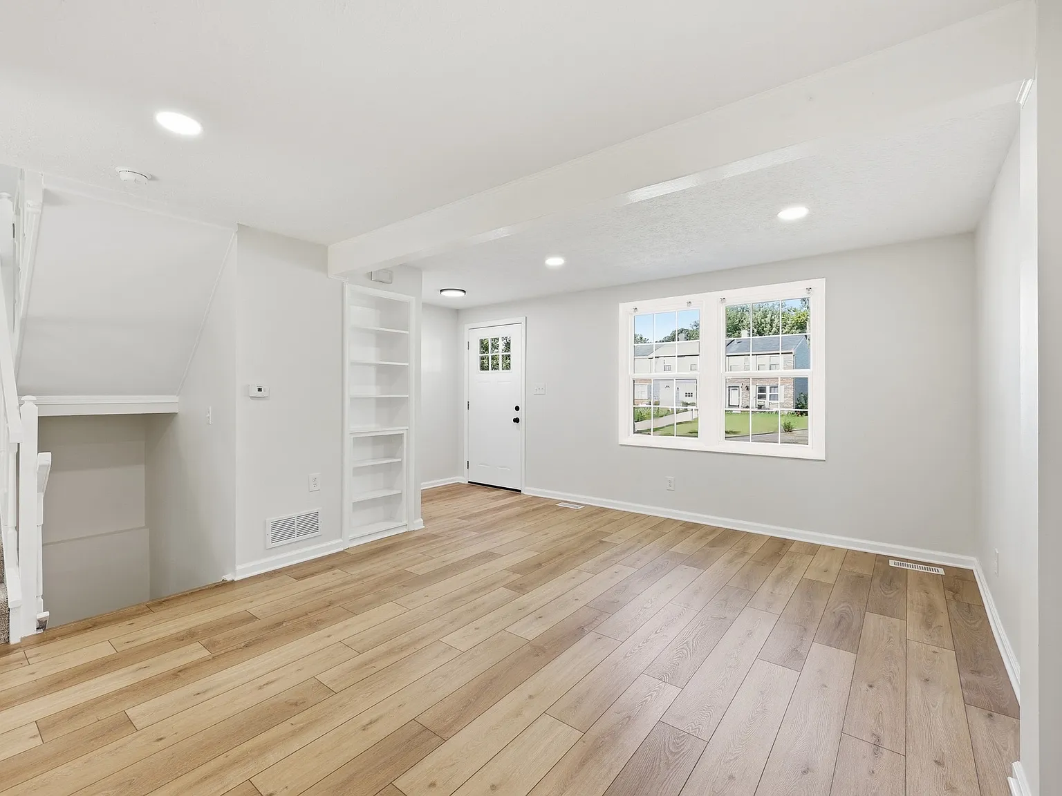 3 bed, 2.5 bath, 1220 sqft, $2,000 — Photo 3