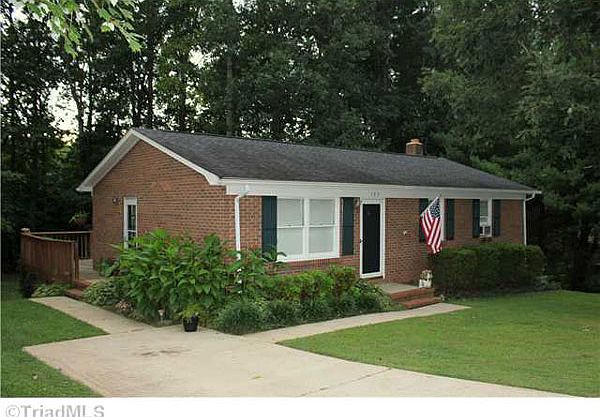 1st image of 199 Twin Oaks Dr