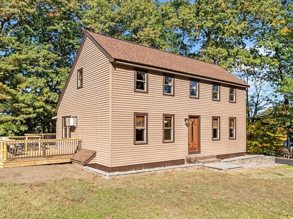 1 Solitaire Dr, Haverhill, MA 01830