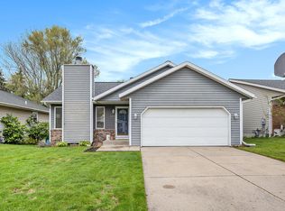 455 Stonehenge St SE, Kentwood, MI 49548