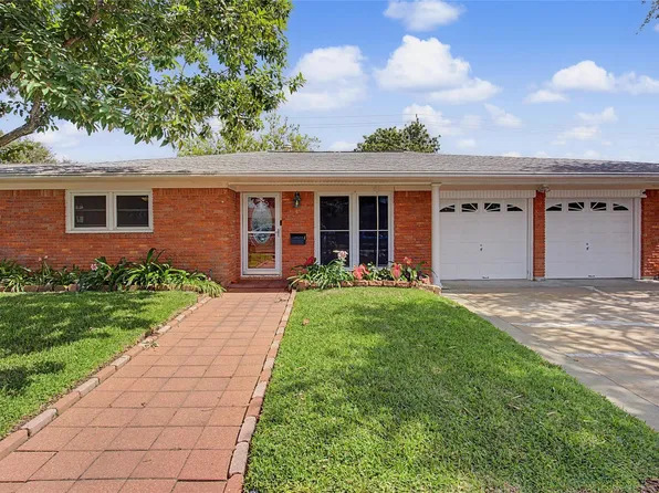 7213 Youpon Dr, Galveston, TX 77551
