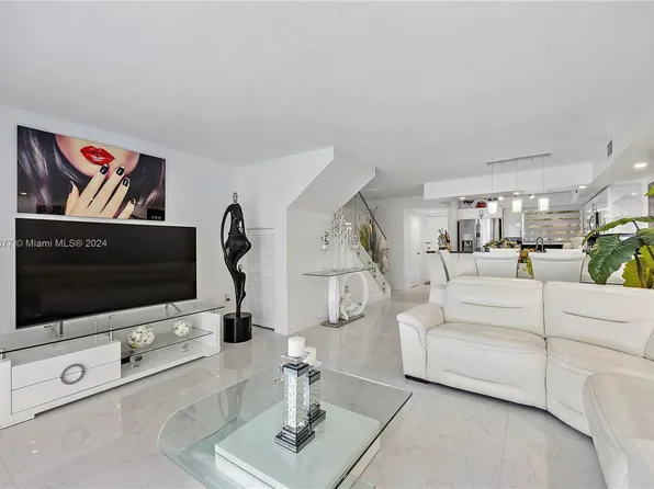 14921 SW 80th St APT 218, Miami, FL 33193