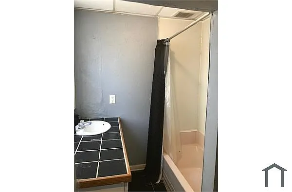 Building Photo - 164 N Evans St #2