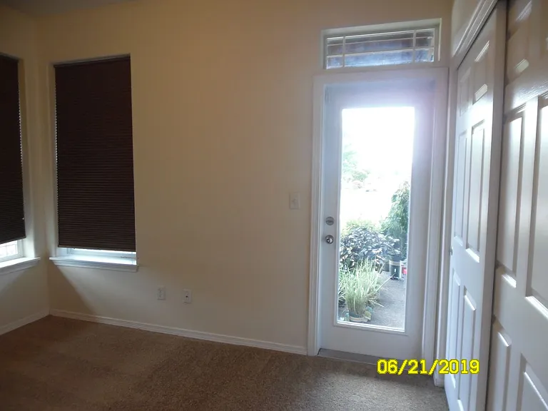325 Cypress — Photo 13