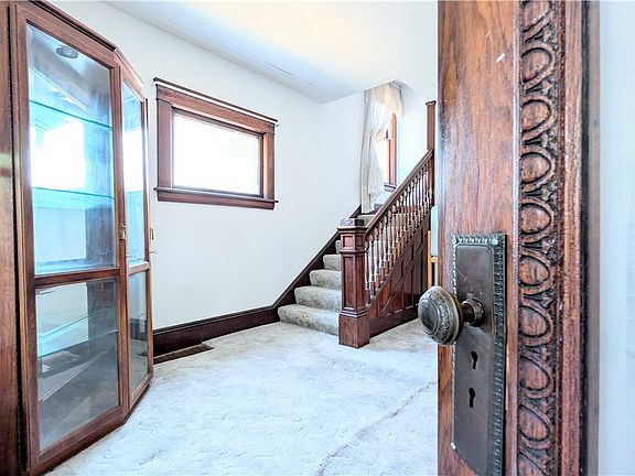 4th image of 132 Grove Dr