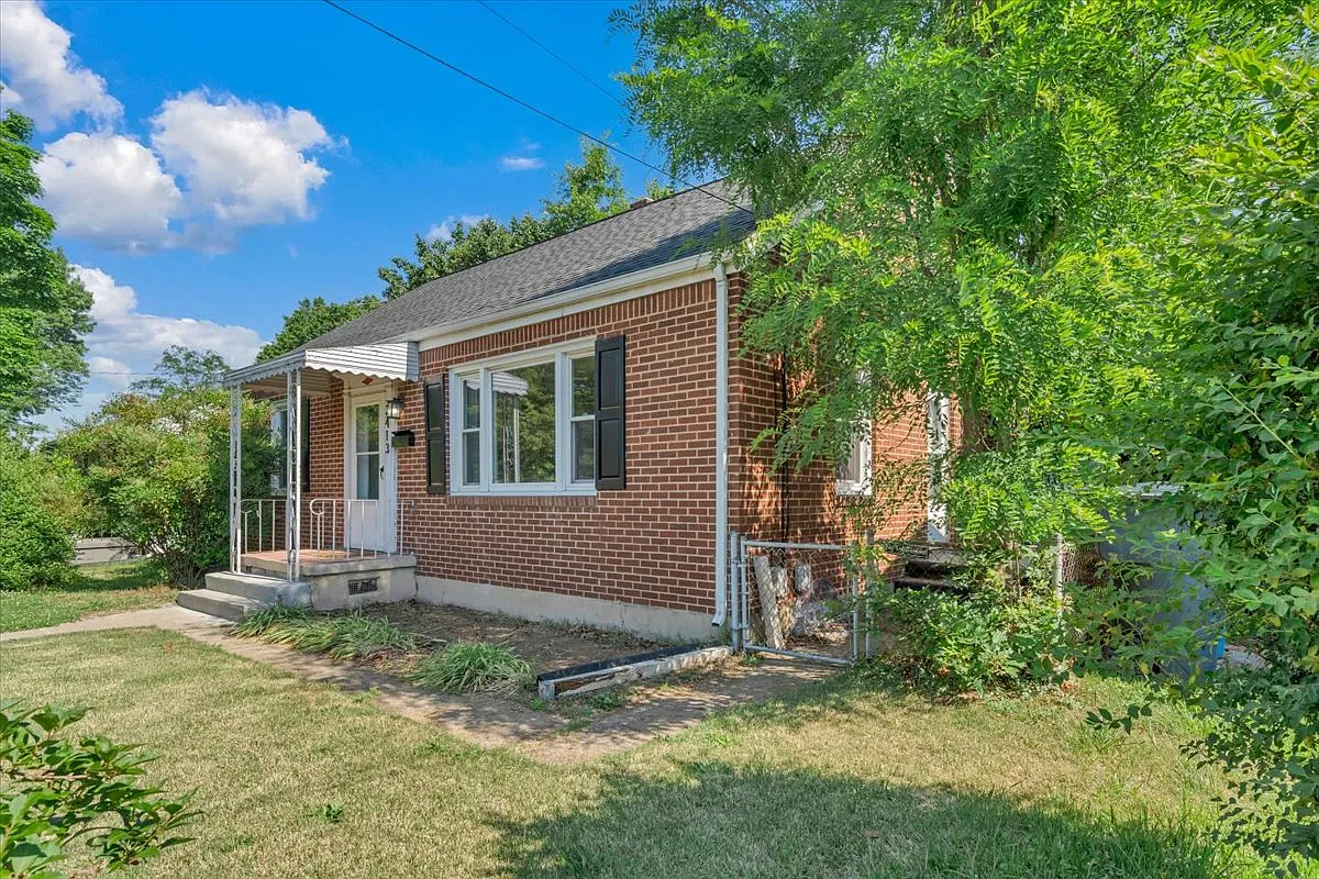 4 bed, 1960 sqft, $2,295 — Photo 4