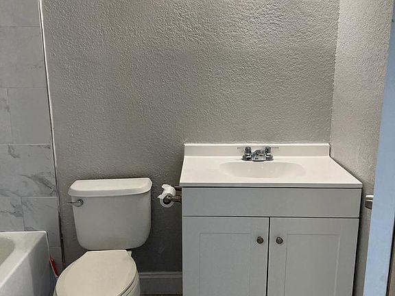 4th image of 104 E Tiffany Dr APT 3