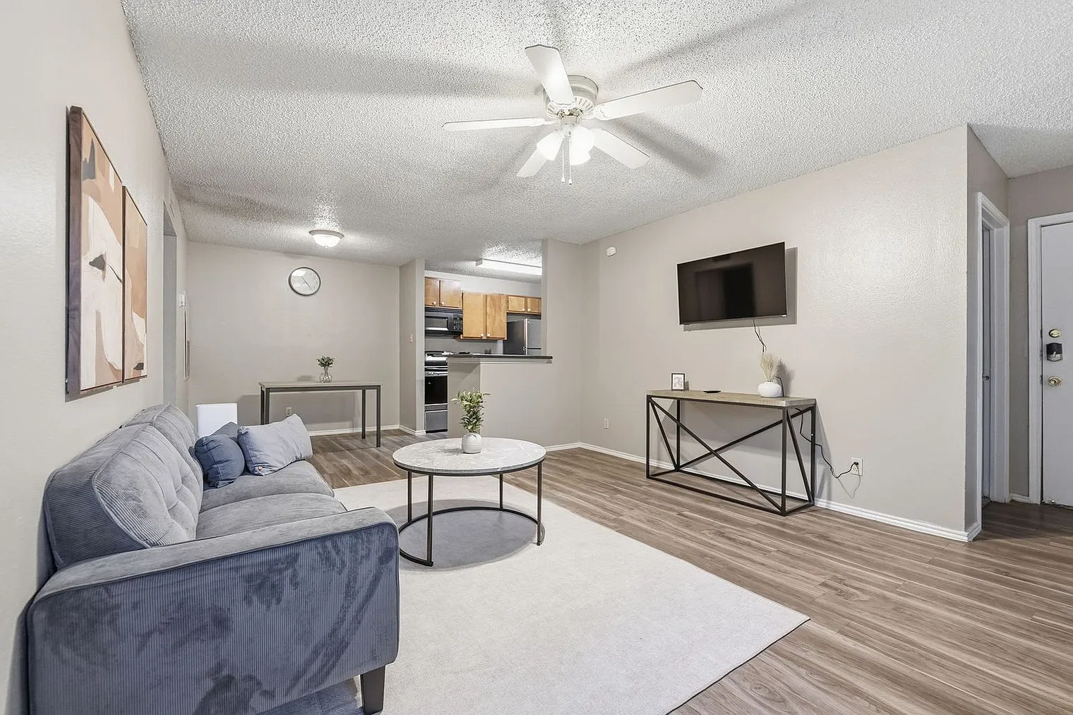 2 bed, 1.5 bath, 9515 sqft, $1,582 — Photo 1