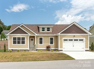 82 Olde Oak Way, Hendersonville, NC 28792