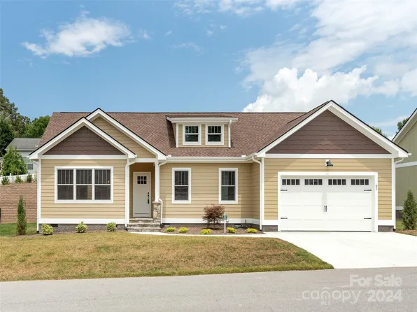 82 Olde Oak Way, Hendersonville, NC 28792