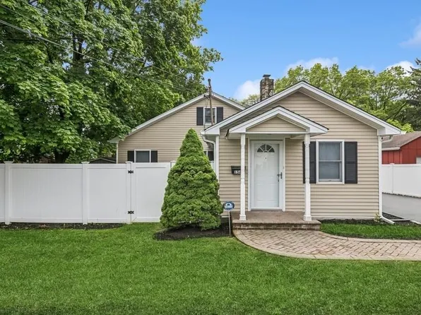 156 W 21st Street, Huntington Station, NY 11746