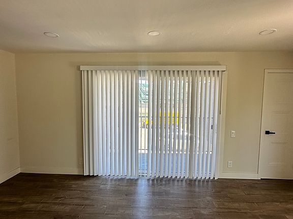 5th image of 425 15th St APT C