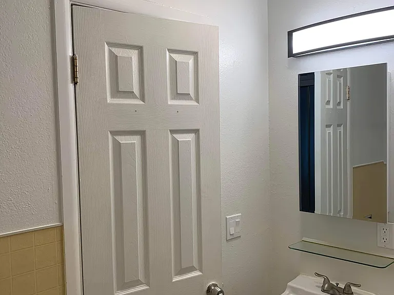 322 S Flower St #5 — Photo 8