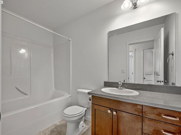 salem-oregon-2101567058 picture