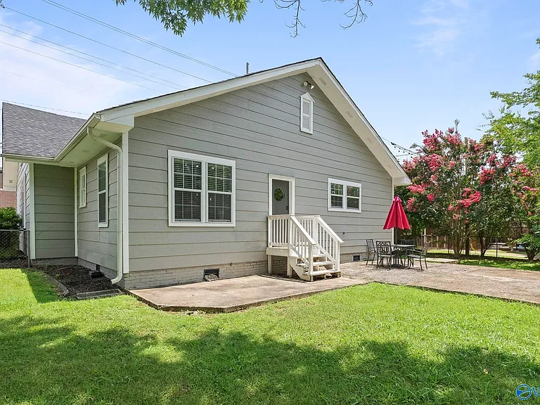 4286 Sullivan St — Photo 9