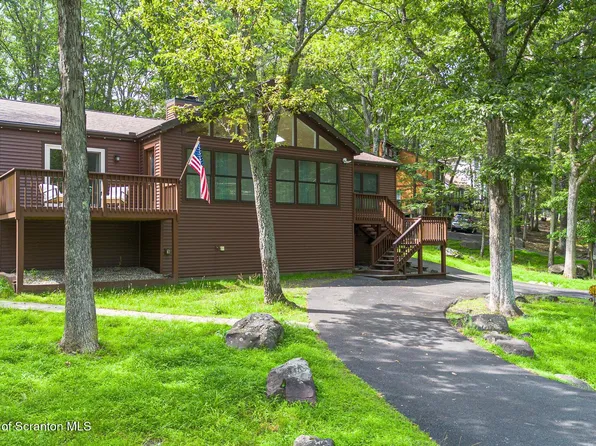 257 Somerset Dr, East Stroudsburg, PA 18301