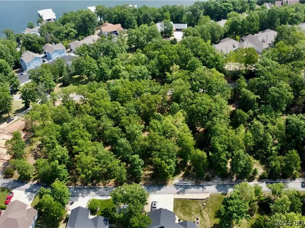 23 Lancelot Ct, Camdenton, MO 65020
