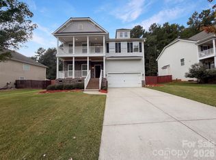 330 Windy Pine Dr, Lake Wylie, SC 29710