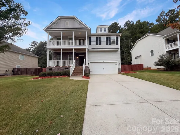 330 Windy Pine Dr, Lake Wylie, SC 29710