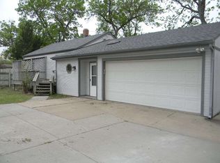 2003 Shirley Ln, Manhattan, KS 66502