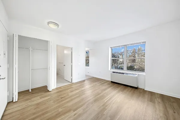 Rented by Greystar | media 5