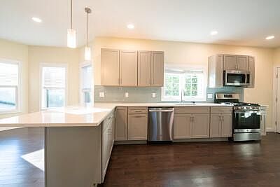 5th image of 62A Bradbury Ave #621