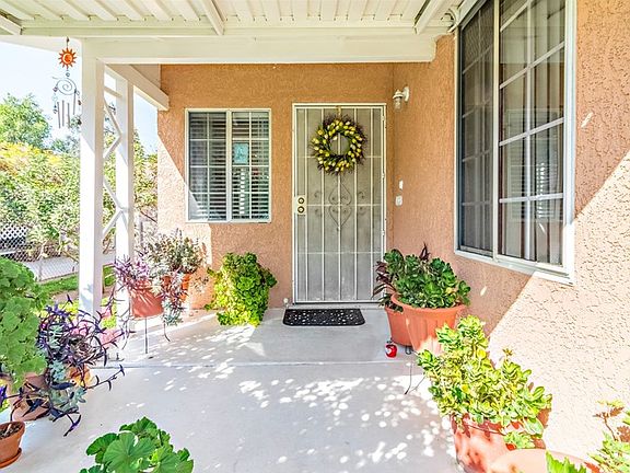 3rd image of 807 Park Ln