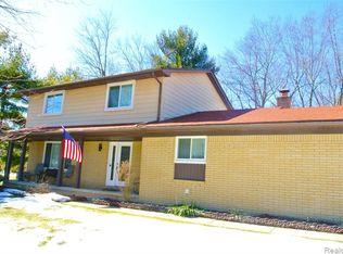 732 Longford Dr, Rochester Hills, MI 48309