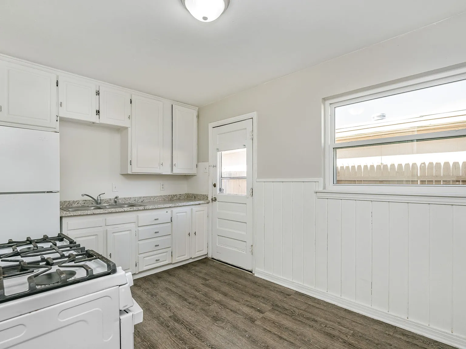 2306 SW 8th Ave — Photo 4