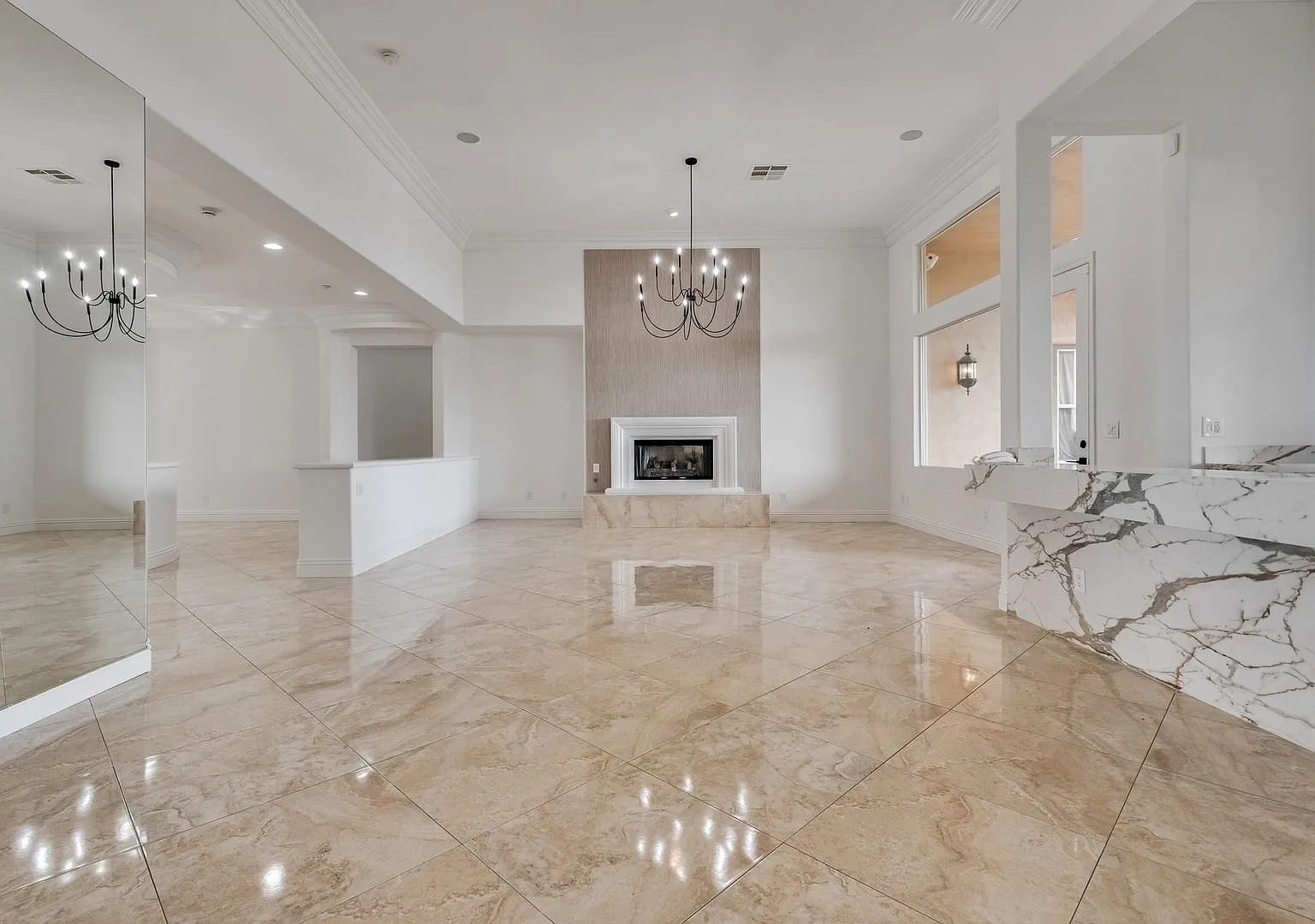 Spacious Luxury Home in Desirable Red Rock Country Club — Photo 2