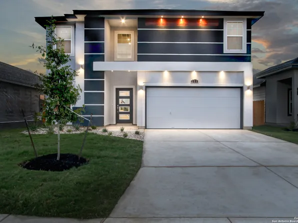 2557 Ayers Dr, Seguin, TX 78155