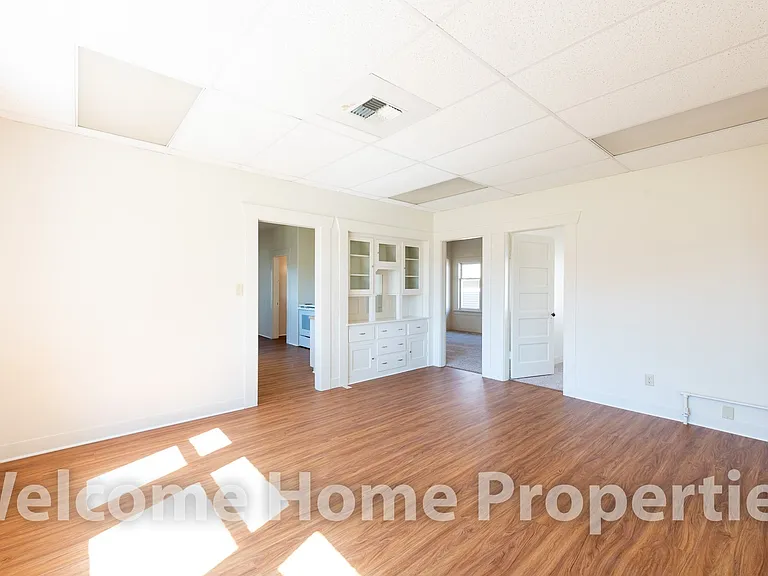 512 S College Ave — Photo 8