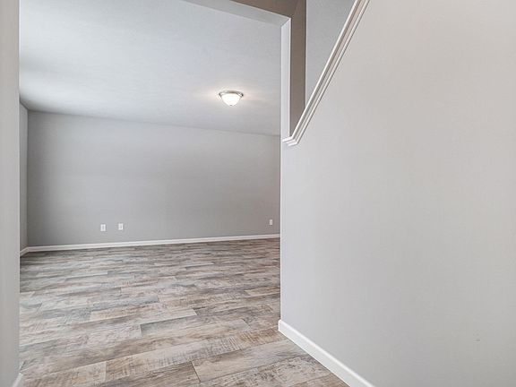 2nd image of 515 Oak View Dr