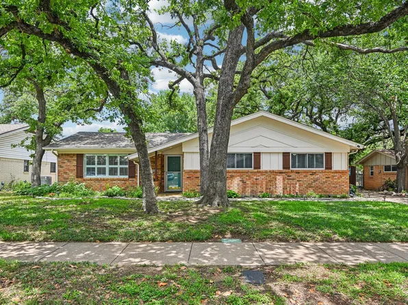 724 Bedford Ct W, Hurst, TX 76053