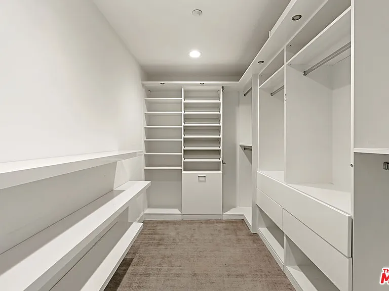 900 W Olympic Blvd #47G — Photo 37