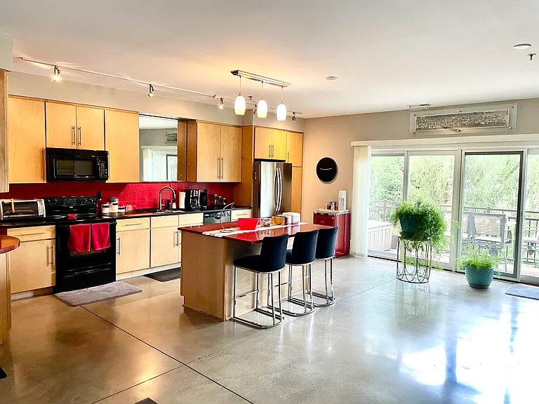 1032 Jackson St — Photo 6