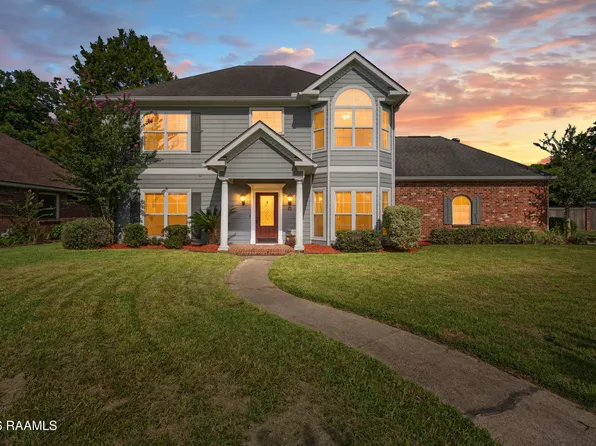 300 Oak Hollow Dr, Lafayette, LA 70508