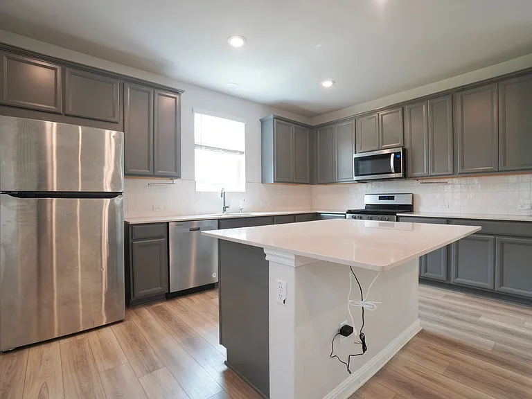 2513 Danbury Ln — Photo 9